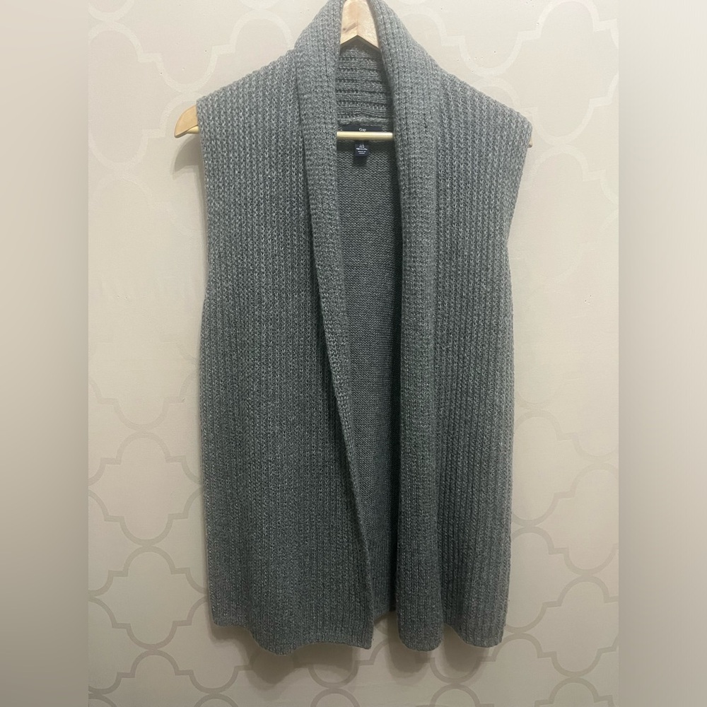 GAP Gray Vest Sweater Size M